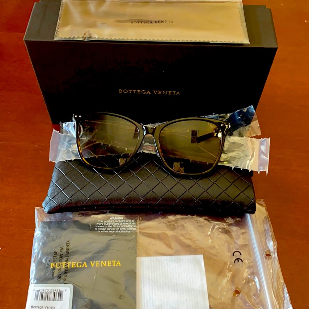 Bottega Veneta Sunglasses 🕶 BV0079S 002 5517-140